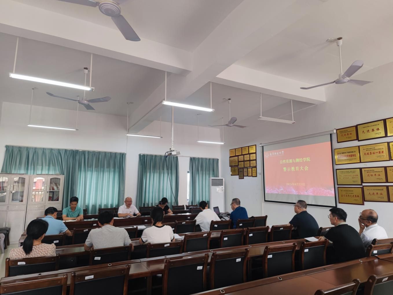 a7015fa9cfac5e78372cecbdd46ede2